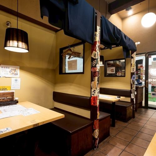 【少人数のテーブル個室】3～4名様まで！広々とご利用いただけるテーブル席★シンプルながらも洗練されたこだわり空間です！【魚頂天酒場まつり /魚頂天 /梅田居酒屋 /梅田グルメ /東梅田グルメ /海鮮居酒屋 /海鮮好き /刺身好き /魚がうまい店 /日本酒好き /飲み会梅田 /宴会居酒屋 /コスパ居酒屋 /大衆居酒屋 /梅田飲み】