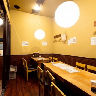 【少人数のテーブル個室】4～10名様まで！居心地自慢♪合コンやお忍びデートにもご利用いただけます◎【魚頂天酒場まつり /魚頂天 /梅田居酒屋 /梅田グルメ /東梅田グルメ /海鮮居酒屋 /海鮮好き /刺身好き /魚がうまい店 /日本酒好き /飲み会梅田 /宴会居酒屋 /コスパ居酒屋 /大衆居酒屋 /梅田飲み】