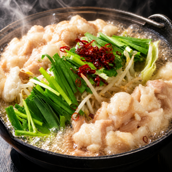 『特製もつ鍋コース』鮮魚の３種盛や特製ダシのもつ鍋含む 全８品 ３０００円
