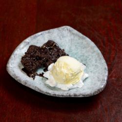 Chocolate brownie and vanilla ice cream