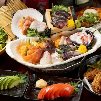 "Silver Course": Assorted sashimi, grilled chicken thigh with salt, and assorted tempura (18 dishes total), with all-you-can-drink for 4800 yen.
