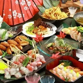 "Gold Course": Assorted sashimi, grilled chicken thigh, and tempura (22 dishes in total), with all-you-can-drink for 5800 yen.