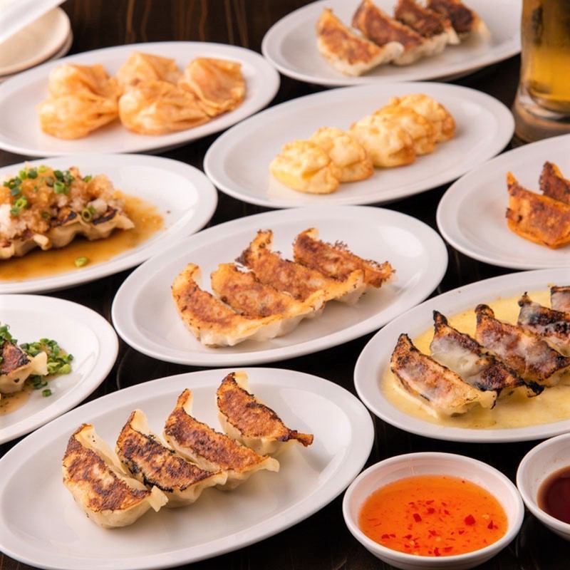 Very popular! All-you-can-eat plan available, including classic pan-fried dumplings and tomato cheese dumplings