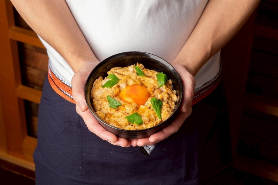 地鶏や地卵など、こだわりの食材を使用した料理の数々