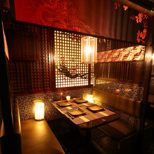 Relaxing drinking party in a private room