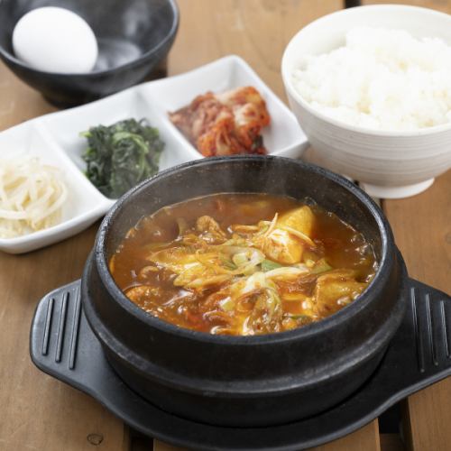 【サウナ飯】スンドゥブチゲセット(ナムル盛り合わせ、ライス付き)