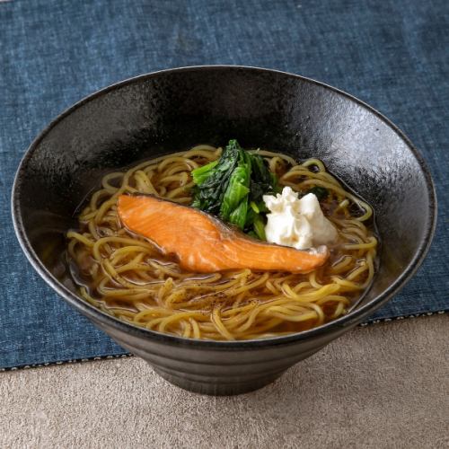 Salmon ramen with the aroma of truffle oil