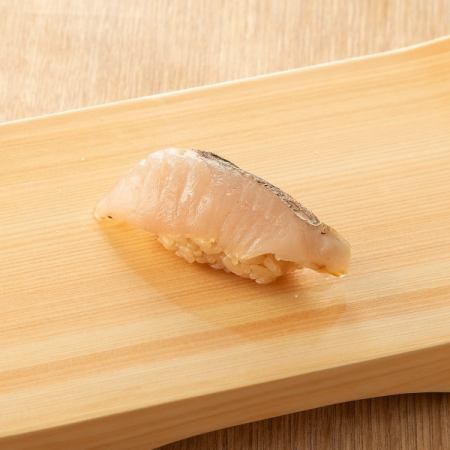 Seasonal Nigiri Sushi: Seared Cold Mackerel (1 piece)