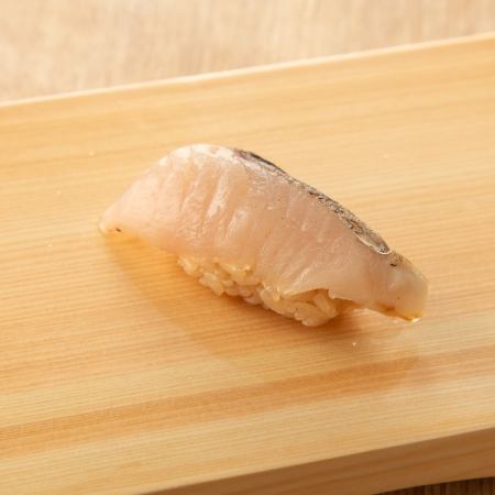 季節の握り寿司　サワラの炙り　1貫