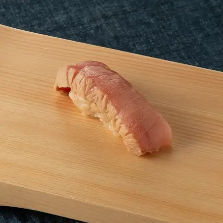 季節の握り寿司 本マグロ中トロ漬け 1貫