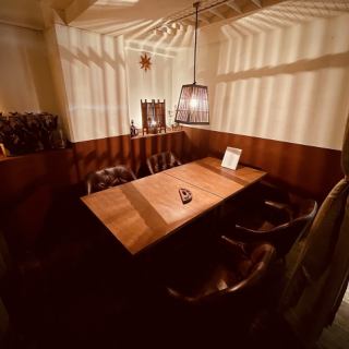 カーテンで仕切られた半個室　4名様まで利用可能