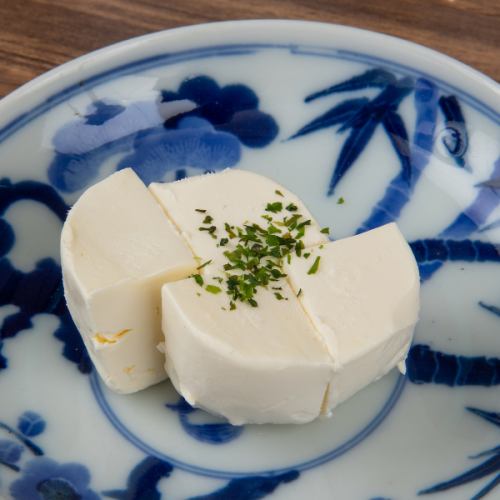 ≪日本酒との相性抜群！味噌とチーズのバランスが絶妙な一品≫クリームチーズの味噌漬け【500円（税込）】
