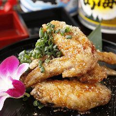 Deep-fried chicken wings