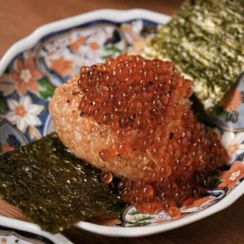 Grilled salmon roe rice ball (butter and soy sauce)