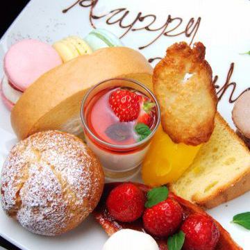 [在週年紀念日和生日時很受歡迎]帶有留言的甜點盤♪