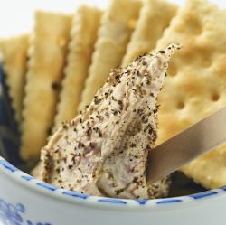 Cheese corned beef with crackers