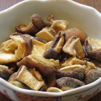 梅わさび/おつまみカリカリ/エイヒレの炙り/せんじがら/鶏皮サクサク/えびせん/揚げ銀杏/がんす