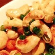 Stir-fried spicy cashew nuts