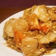Pat Eunsen (Stir-fried shrimp and egg vermicelli)