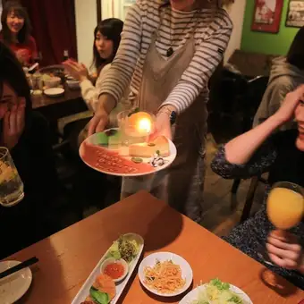 【生日和周年纪念日的完美之选！】免费留言板！正宗泰式料理和无限畅饮生啤 ◆ 现金支付折扣