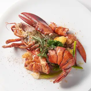 Simple roasted live lobster