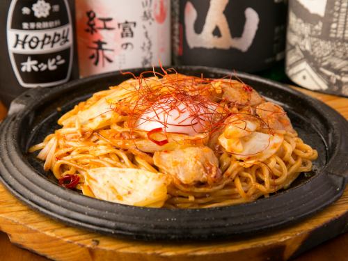 半熟たまごの旨辛豚キムチ焼きそば