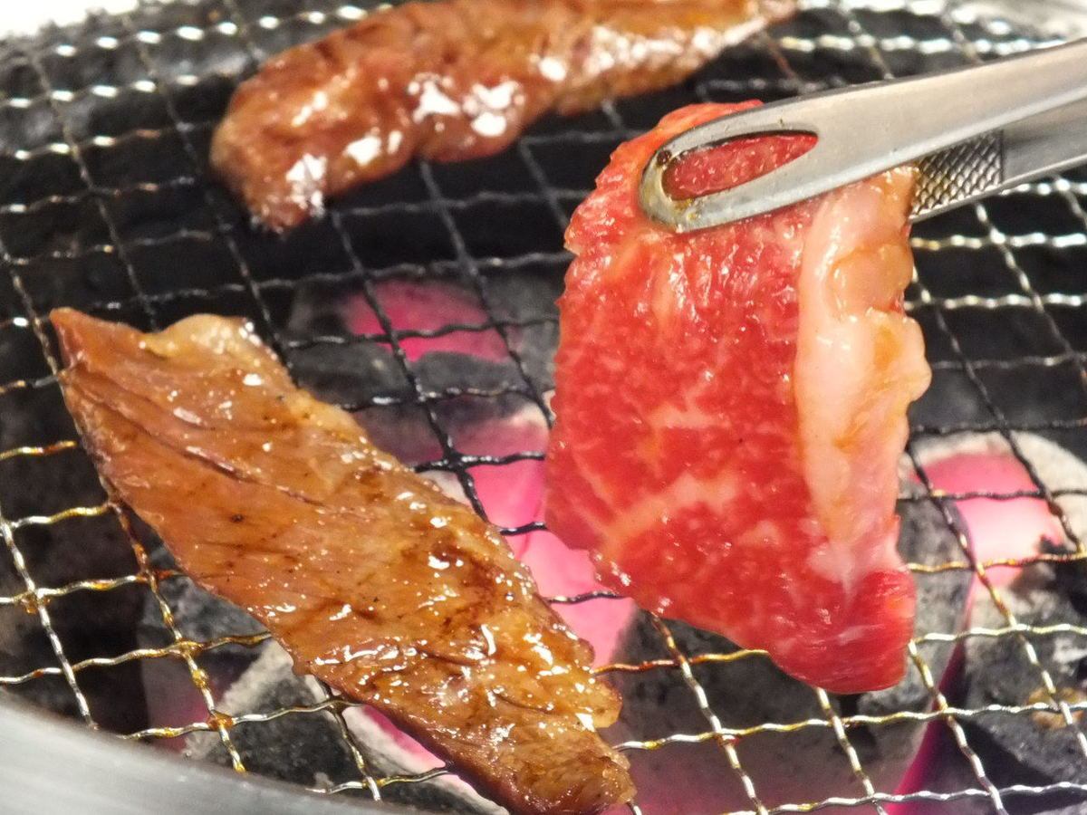 Reasonably priced high-quality meat that the owner is particular about! A yakiniku restaurant that boasts homemade secret sauce.