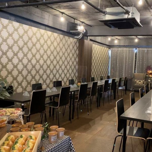 The 3rd floor can be rented out! It can accommodate up to 30 people! It's equipped with a projector, microphones, etc. It's a private, cozy space where you can enjoy yourself to your heart's content. Recommended for any kind of banquet! Courses with all-you-can-drink for 120 minutes start at 4,200 yen.