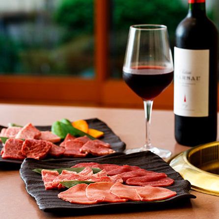 커플이나 부부 등 2명이라도 부담없이 이용하실 수 있는 완전 개인실을 준비하고 있습니다.개인실에서 바라보는 정원 등 분위기가 좋고, 축하나 소중한 기념일로서도 이용하실 수 있습니다.