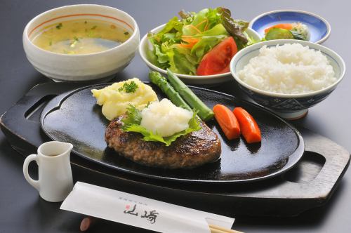 평일에는 충실한 점심 메뉴가 대인기!