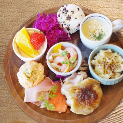 Our most popular♪ Plate with 10 items♪ Salad bar included! [COCOHI Plate] [Limited to 30 meals] 1,980 yen (tax included)