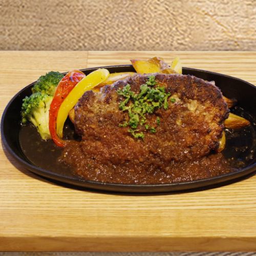 햄버거 스테이크 양파 스테이크 소스 ★ 쌀 + 샐러드 바 포함