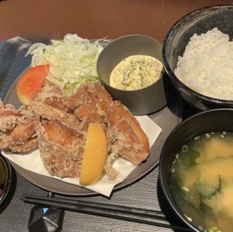 唐揚げ定食　特製タルタルソース　