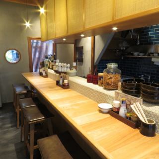 Counter seats are available on the 1st floor, and tatami mat seats are available on the 2nd floor.