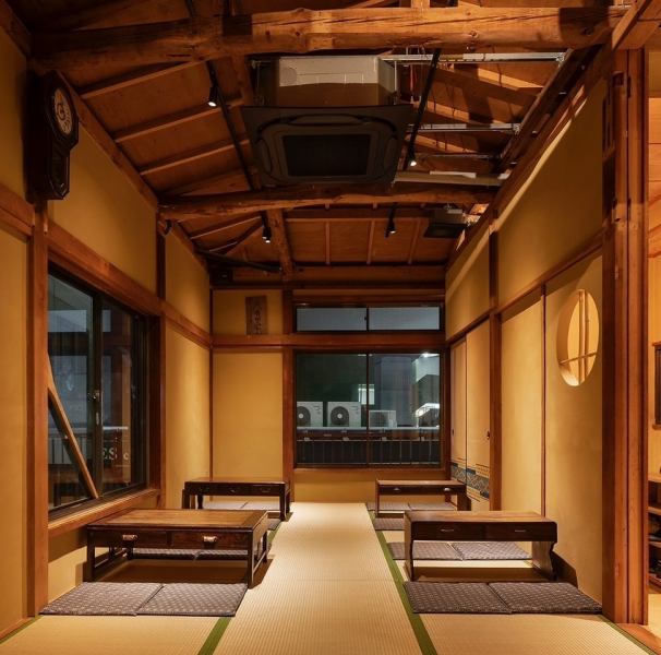 2층은 좌석석이 되어 있어, 다다미로 방석.더 쇼와한 분위기에서 ◎ 2 명 ~ 최대 25 명까지 이용하실 수 있습니다 ◎ 전세도 할 수 있습니다.인원수 등 상담은 꼭 점포에 연락해 주십시오.3분으로부터의 소연회도 받습니다.부디, "그리움이 기분 좋은"등편으로 즐겨주세요.