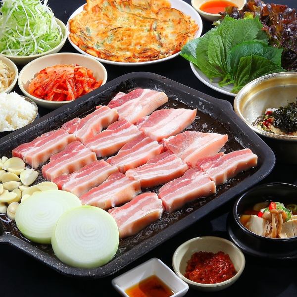 自慢のサムギョプサル＋基本メニューなど全11品◆90分食べ放題1980円(税込)！