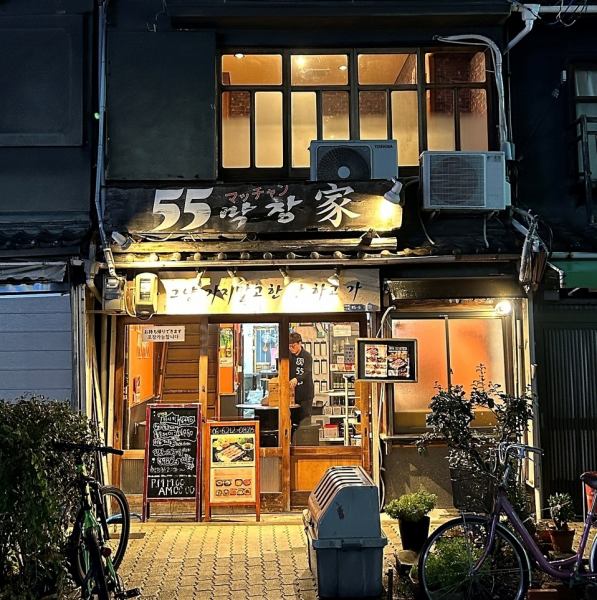 日本橋駅３出口より徒歩4分というロケーションで、ご宴会のご予約受付中です。本場の韓国料理をお楽しみいただけます。また、お席は座敷テーブル、韓国式テーブルをご用意しております。お一人様でのご利用はもちろん、デートや女子会、ご家族でのお食事にも◎ごゆっくりと楽しい時間をお過ごしください。