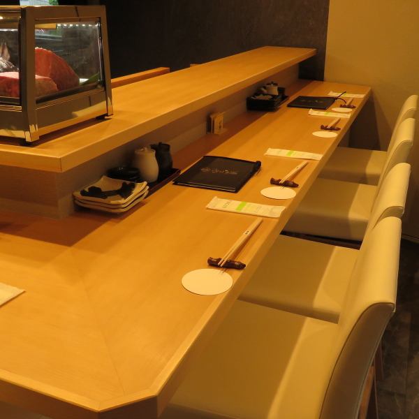 [Perfect for solo diners or dates ☆] There are eight seats at the counter, so it is an elegant space that is perfect for solo diners as well as dates.*The counter seats are non-smoking.