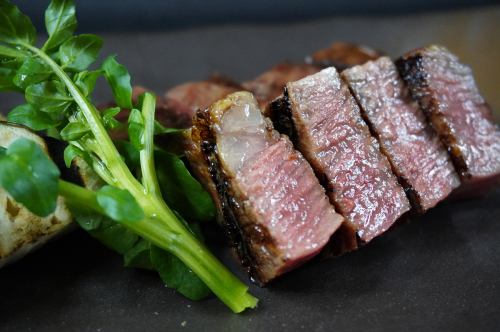 肉の旨みを閉じ込める【溶岩焼き】だから旨い。