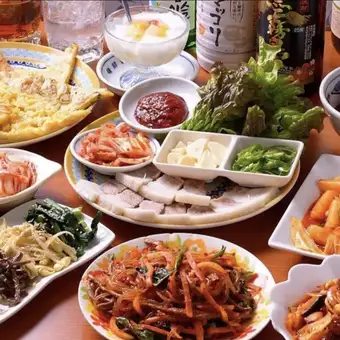 【3300円(税込)韓国料理コース全10品料理のみ】ラストオーダー15分前の飲み放題も付けられます♪