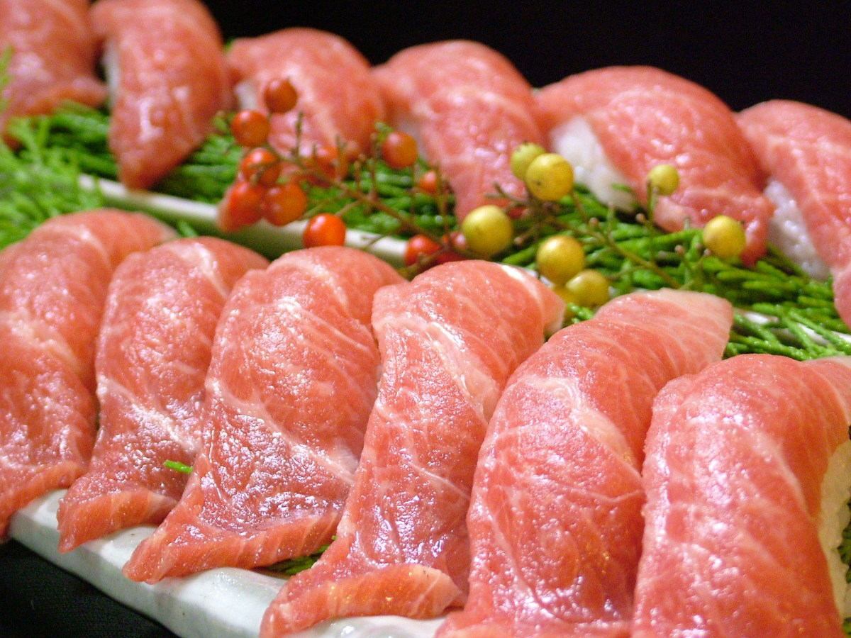 尽情享用富寿司的招牌金枪鱼吧！可以单独享用，也可以作为宴会套餐的一部分！