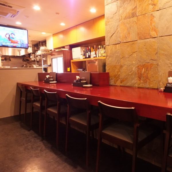Counter seats where you can relax and relax.Of course, you can enjoy it alone.We will deliver the best food while talking with the staff.Please drop in on your way home from work.