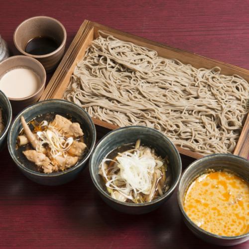 石臼挽きの蕎麦粉を使った十割蕎麦