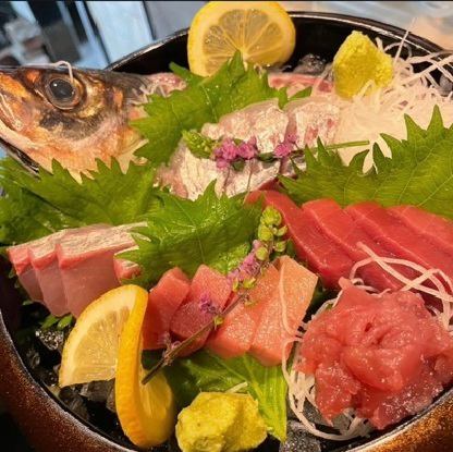 新鮮な刺し盛りが楽しめる