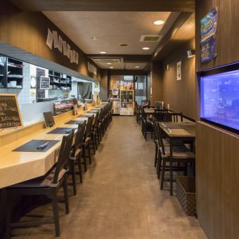 当店はご家族でのお食事や友人・会社での少人数での集まりにぴったりな4名掛けテーブルを3席ご用意しております。