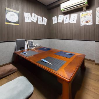 当店の個室はお座敷となっております。プライベートな空間でゆったりとお寛ぎ下さい