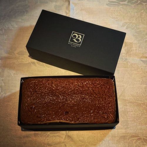 新宿区の魅力ある商品として認定される「#新宿逸品 （土産部門） 」にジャイコのテリーヌショコラが選ばれました👏テイクアウトはもちろん、デリバリーや通販、ふるさと納税でも😊

#barjayco #新宿スイーツ #テリーヌショコラ