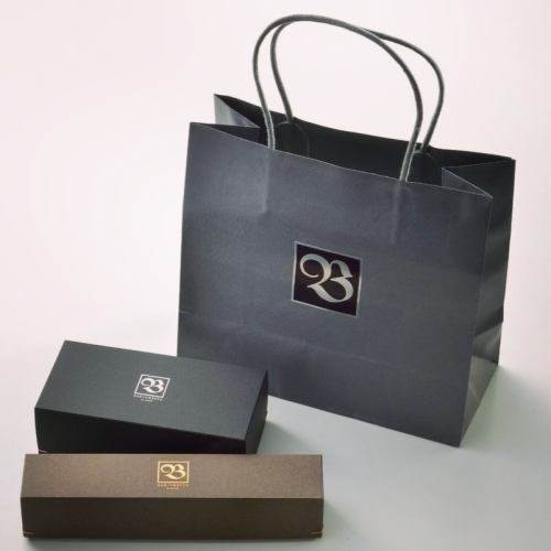 Jaiko的巧克力冻糕被选为“新宿特产（伴手礼类）”，是新宿区公认的特色产品👏 可外带、外送、邮购，并可代缴当地税款😊

#barjayco #新宿甜点 #巧克力冻糕