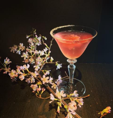 #Sakura sweets paired with #Sakura cocktails 🌸
#barjayco #ShinjukuBar #ShinjukuCocktails