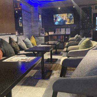 【ゆったり過ごせるテーブルやカウンターございます!】ゆったりとお寛ぎいただけるテーブル席や本格的でおしゃれなバーカウンターのご用意ございます。忙しい日常を忘れて、皆様でご歓談いただけたらと思います♪